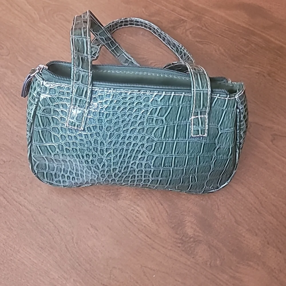 Elegant Green Crocodile-Embossed Women's Shoulder Bag Small Excellent Condition‎